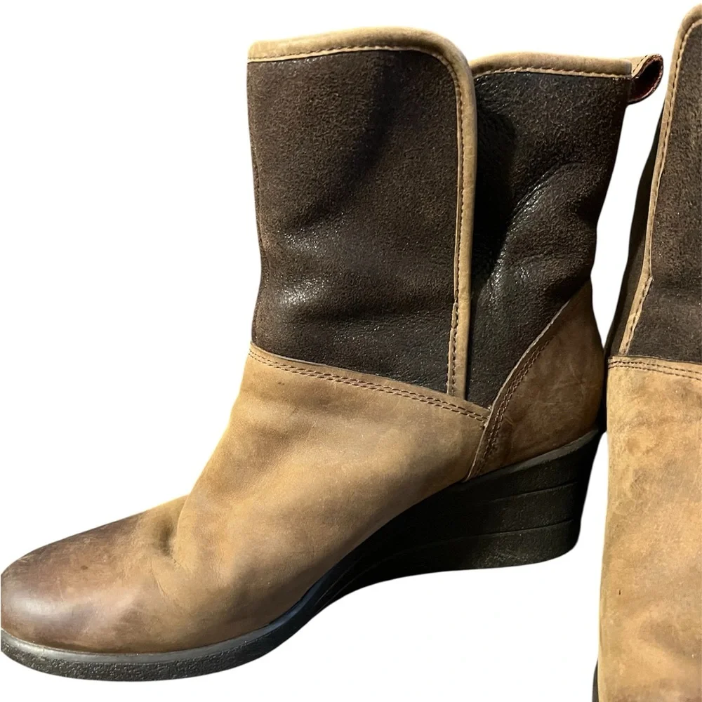 UGG‎ Waterproof Leather Wedge Boots - Size 9